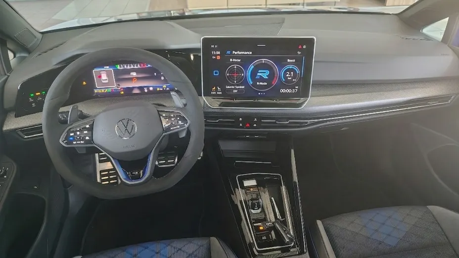 VOLKSWAGEN Golf -