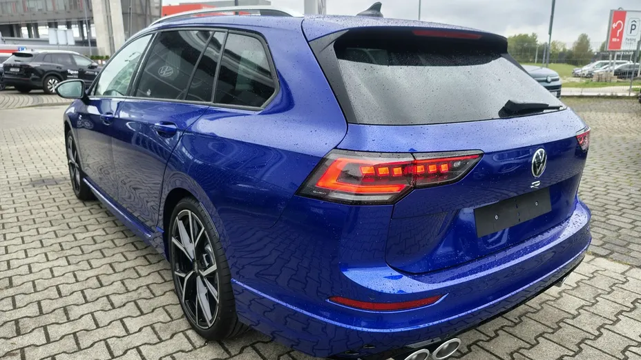 VOLKSWAGEN Golf -