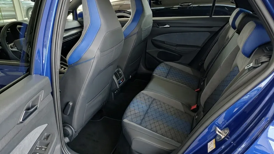 VOLKSWAGEN Golf -