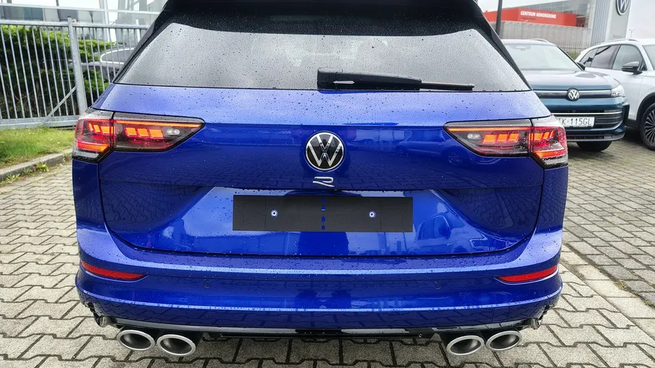 VOLKSWAGEN Golf -