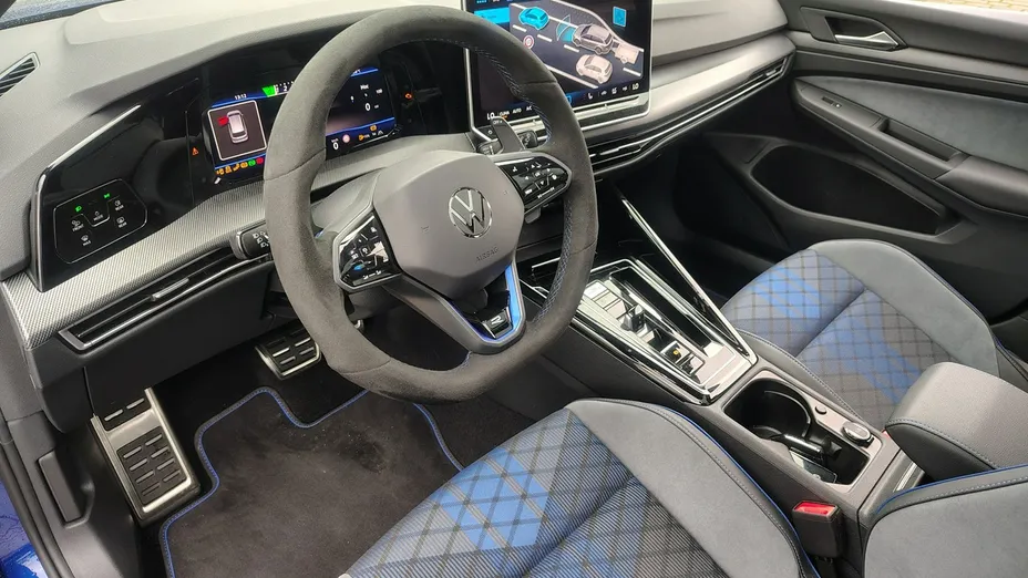 VOLKSWAGEN Golf -