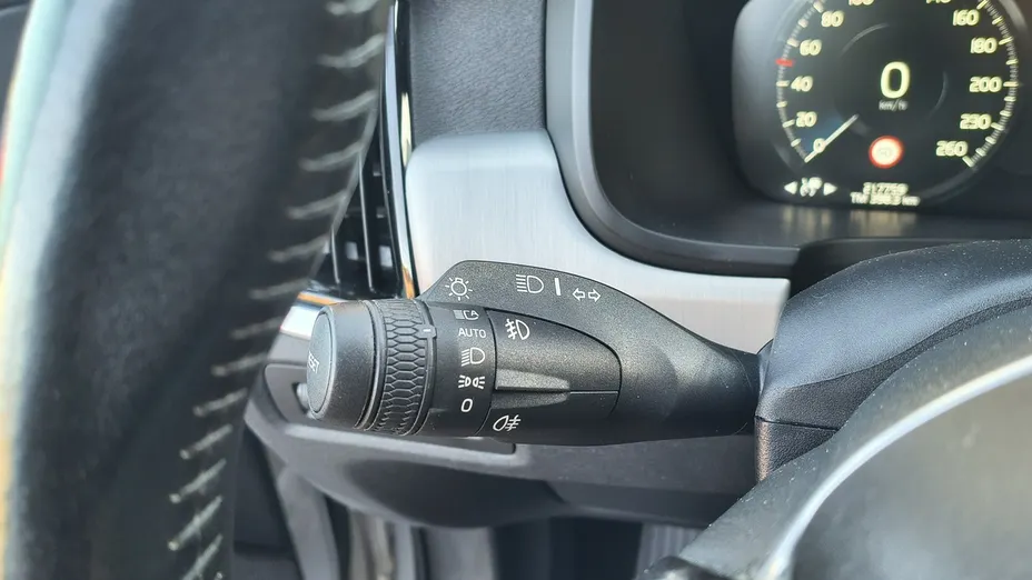 VOLVO V90 -
