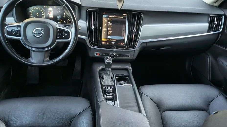 VOLVO V90 -