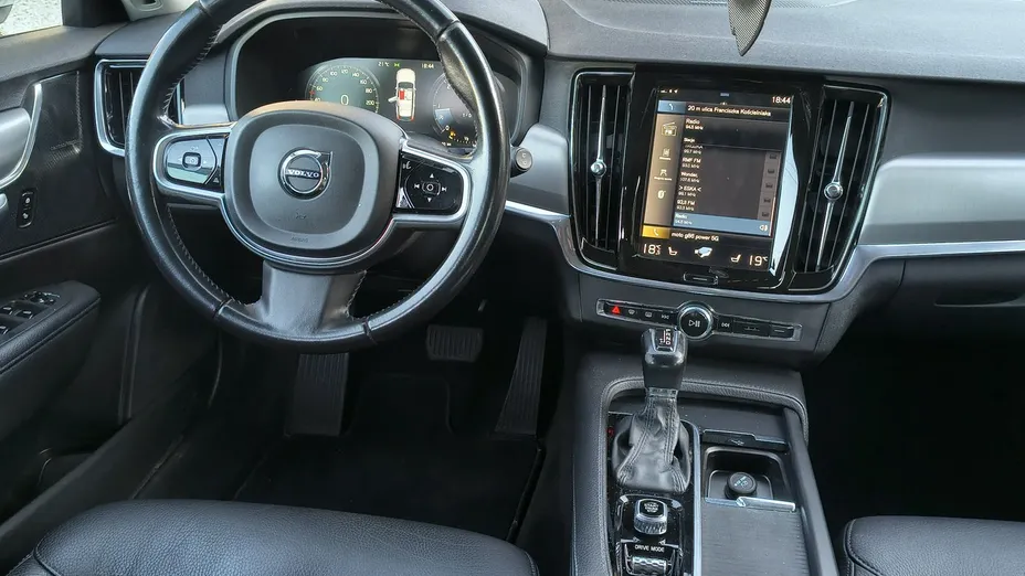 VOLVO V90 -