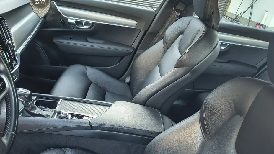 VOLVO V90 -