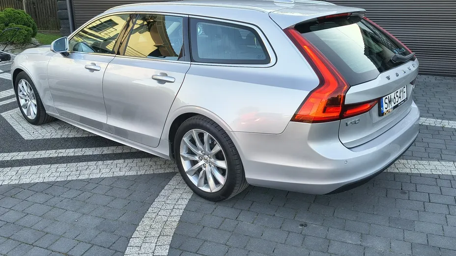 VOLVO V90 -
