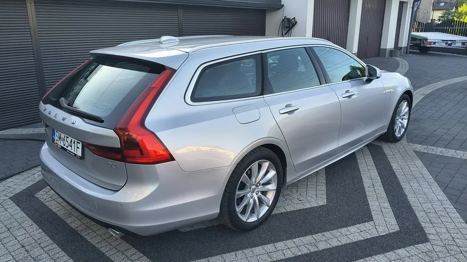VOLVO V90 -
