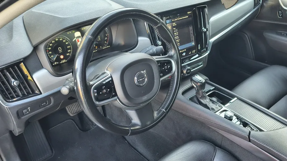 VOLVO V90 -