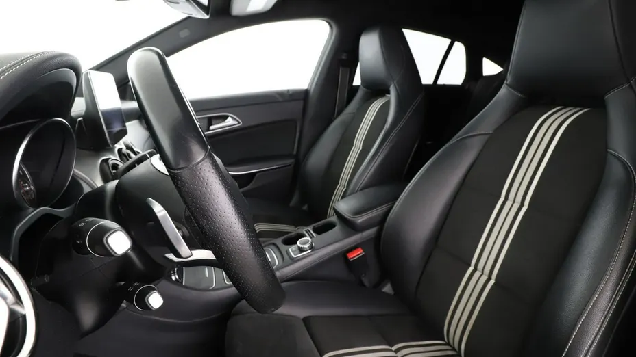 MERCEDES-BENZ CLA -