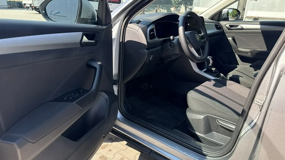 VOLKSWAGEN T-ROC -