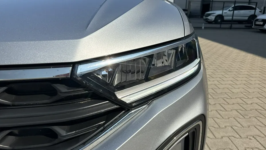 VOLKSWAGEN T-ROC -