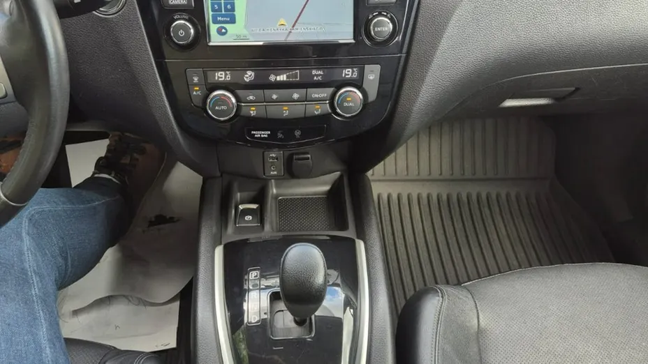 NISSAN X-Trail -