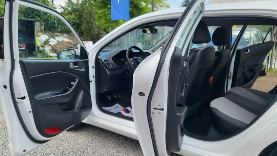 HYUNDAI i20 -
