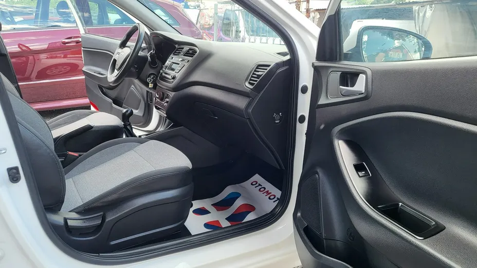 HYUNDAI i20 -