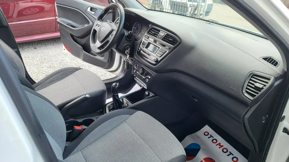 HYUNDAI i20 -