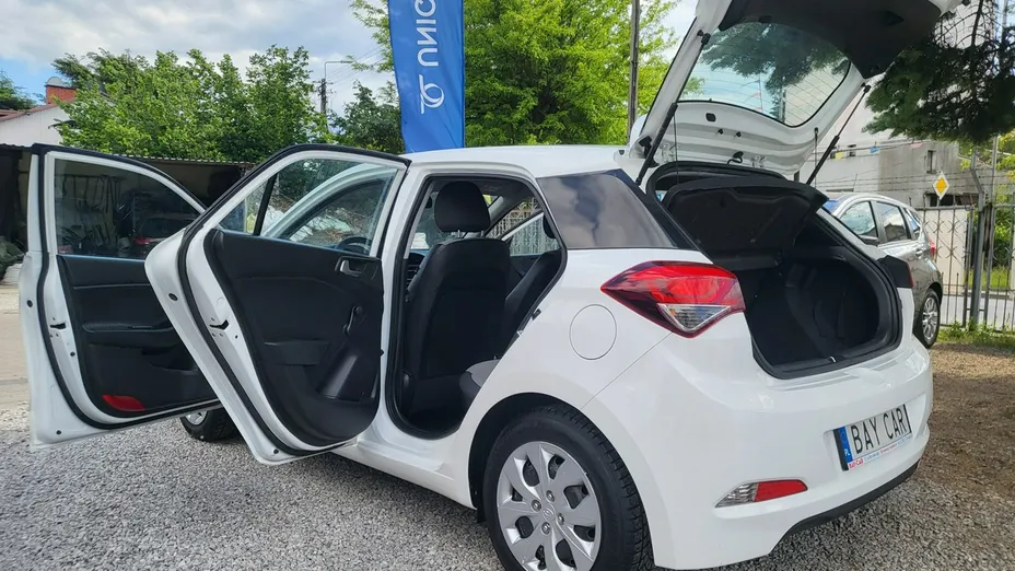 HYUNDAI i20 -
