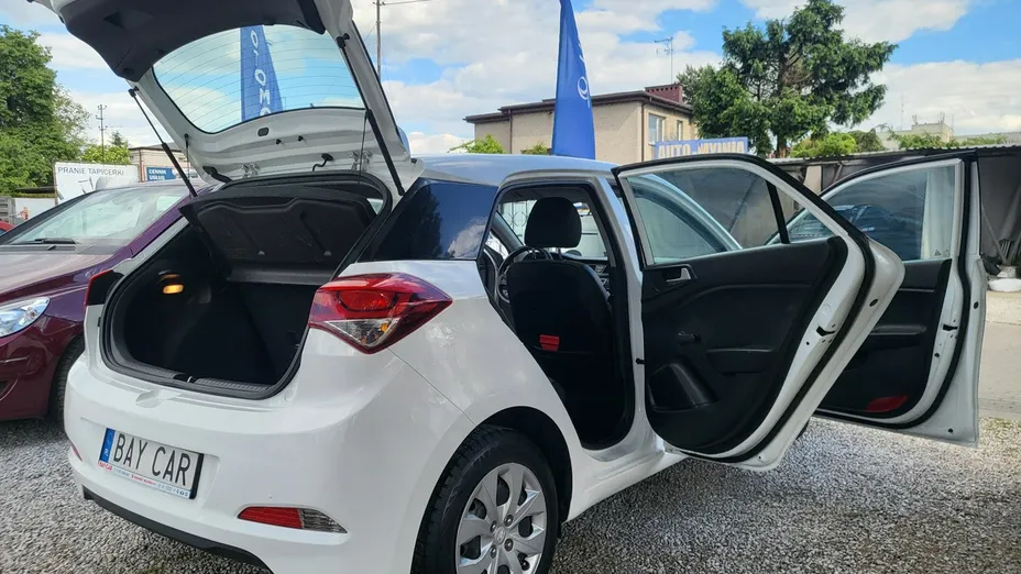 HYUNDAI i20 -
