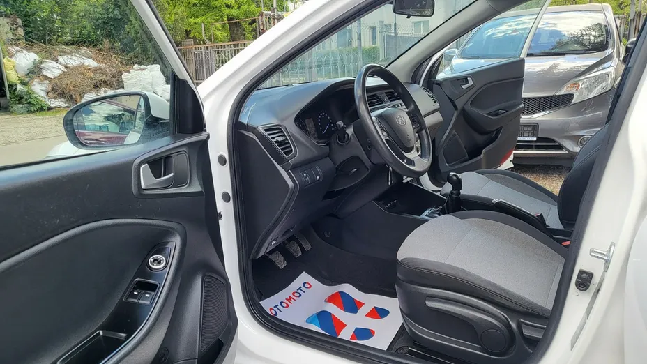 HYUNDAI i20 -