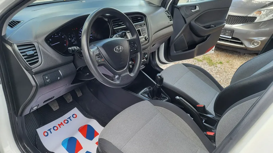 HYUNDAI i20 -