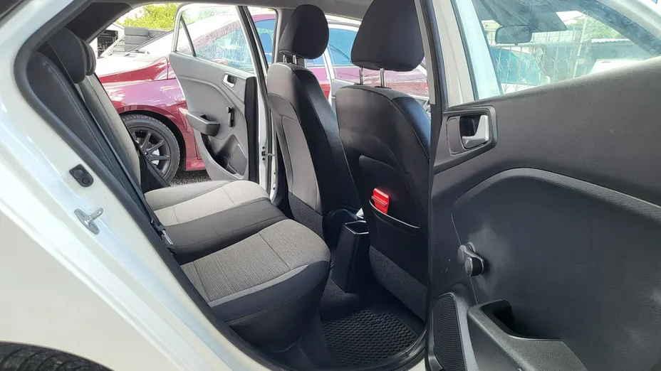 HYUNDAI i20 -