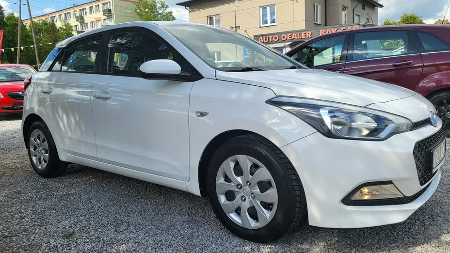 HYUNDAI i20 -