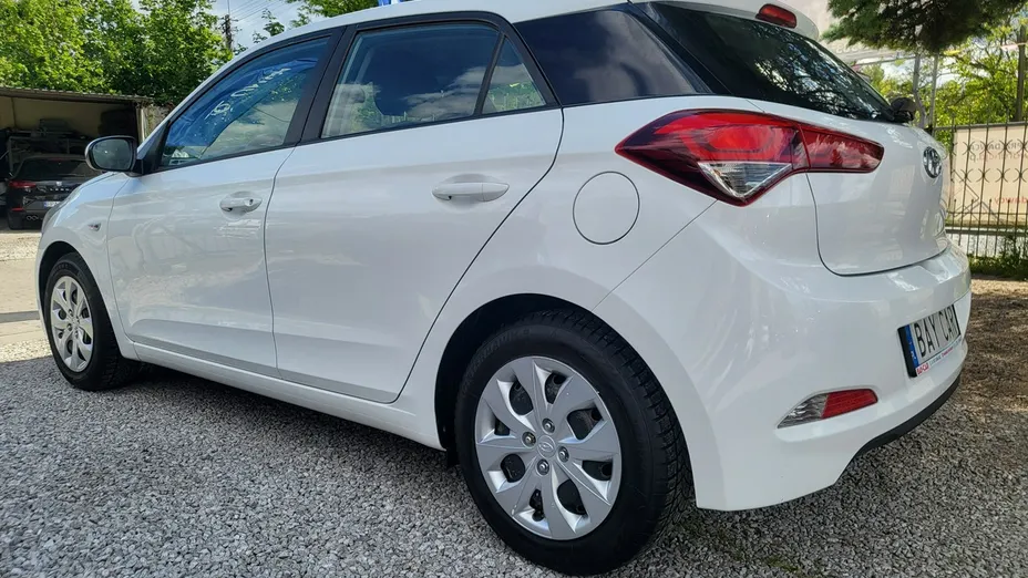 HYUNDAI i20 -
