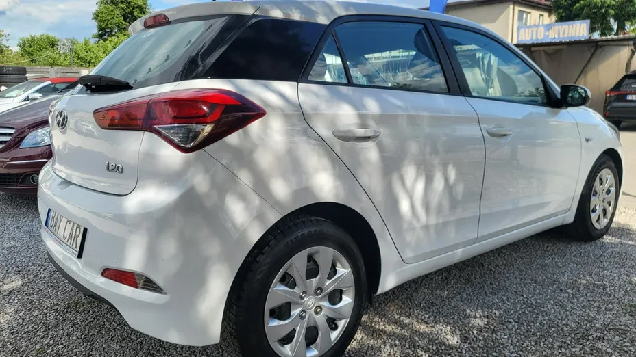 HYUNDAI i20 -