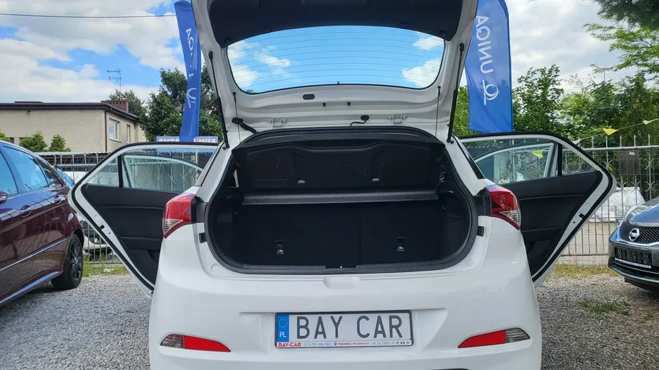 HYUNDAI i20 -