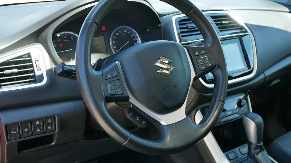 SUZUKI S-Cross -