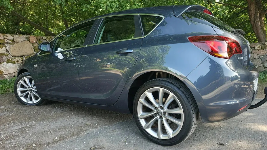 OPEL Astra -