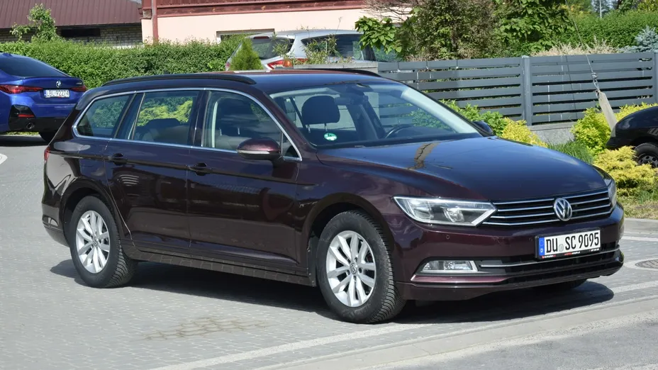 VOLKSWAGEN Passat -