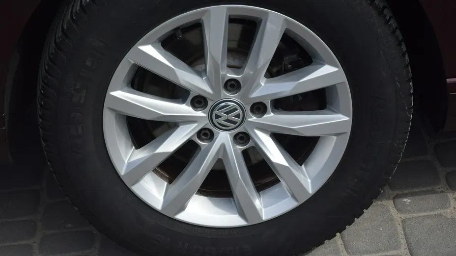VOLKSWAGEN Passat -