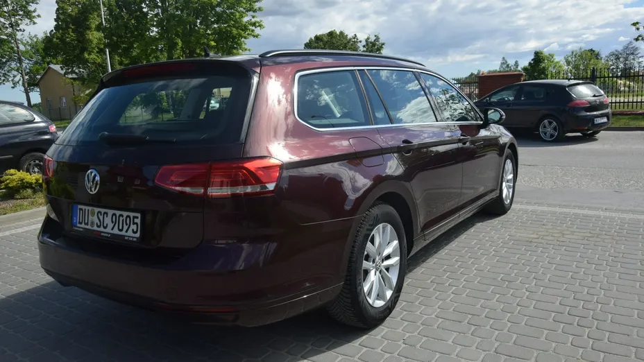 VOLKSWAGEN Passat -