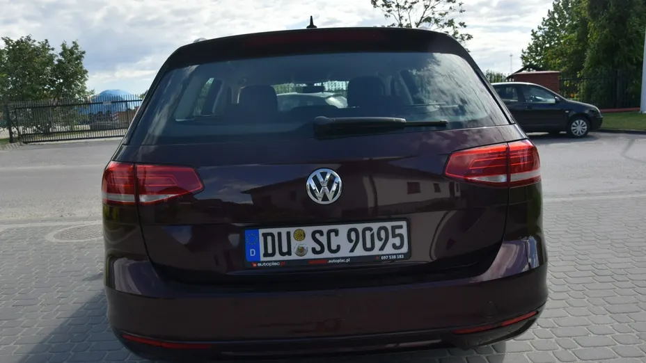 VOLKSWAGEN Passat -