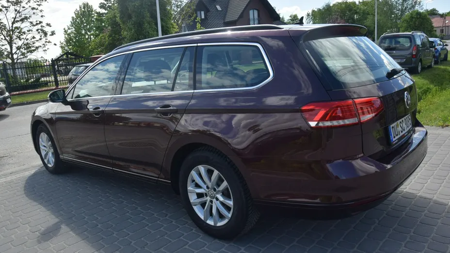 VOLKSWAGEN Passat -