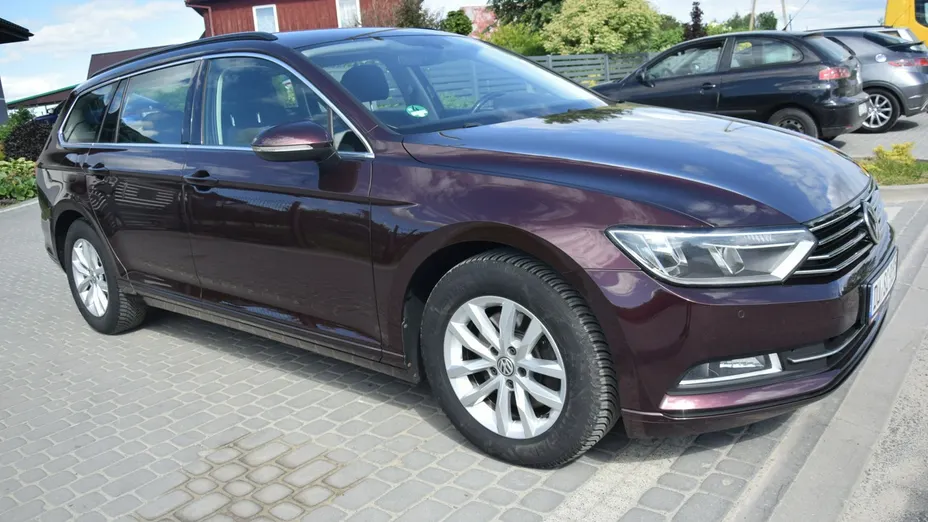 VOLKSWAGEN Passat -