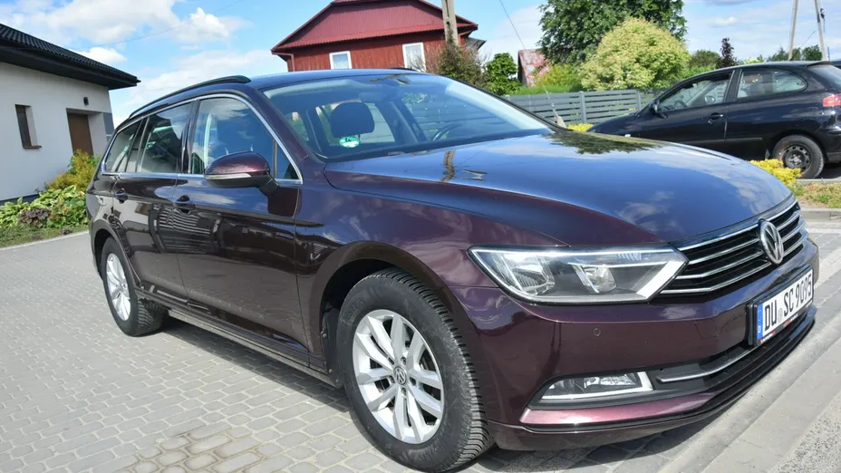VOLKSWAGEN Passat -