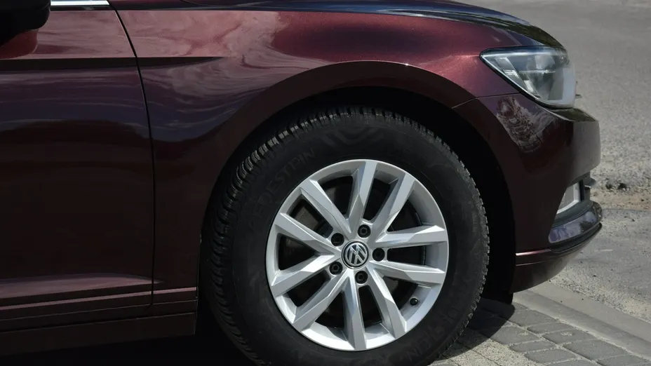 VOLKSWAGEN Passat -