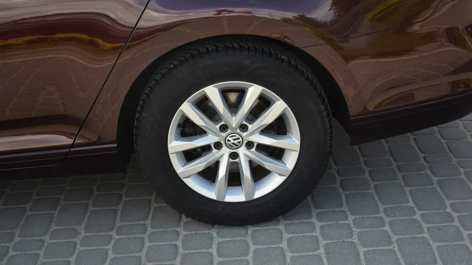 VOLKSWAGEN Passat -