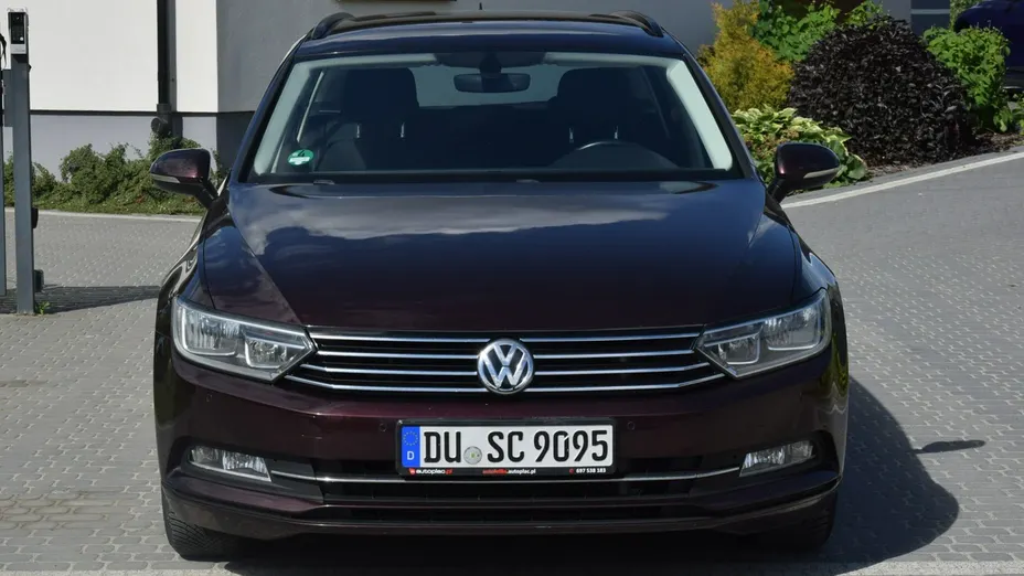VOLKSWAGEN Passat -