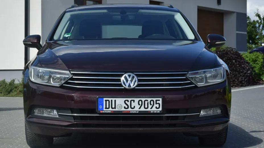 VOLKSWAGEN Passat -