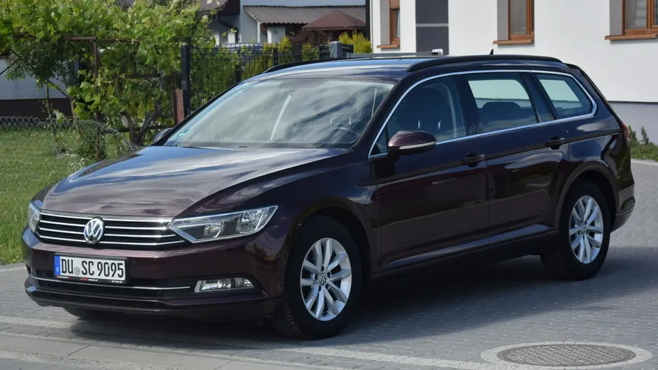 VOLKSWAGEN Passat -