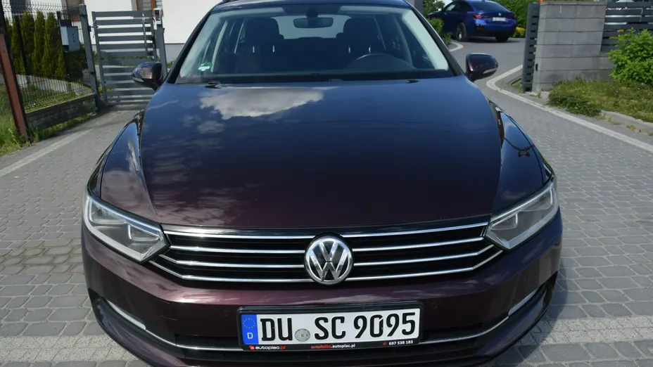 VOLKSWAGEN Passat -