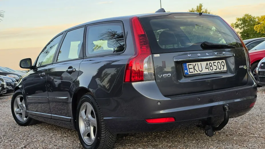 VOLVO V50 -