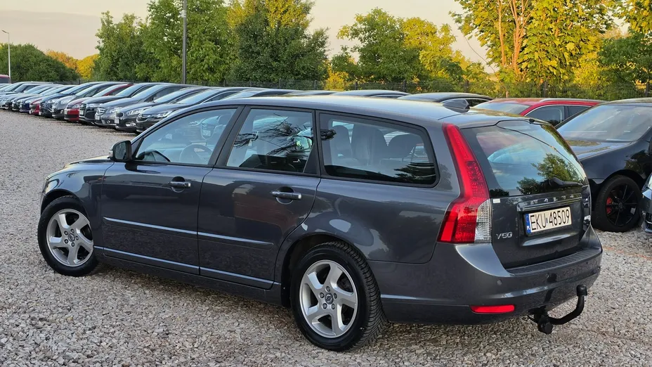 VOLVO V50 -
