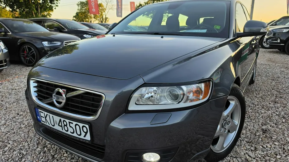 VOLVO V50 -