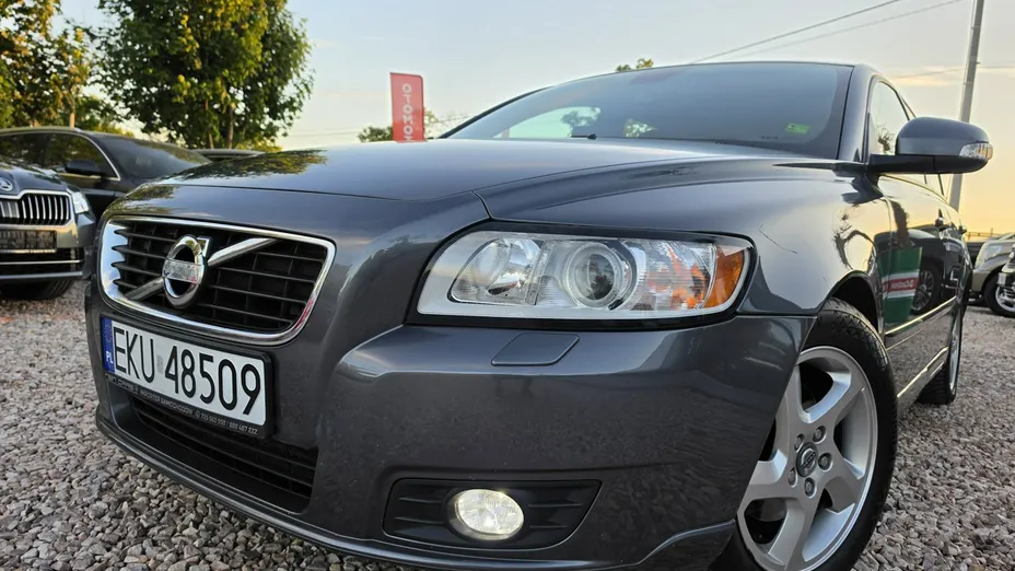 VOLVO V50 -