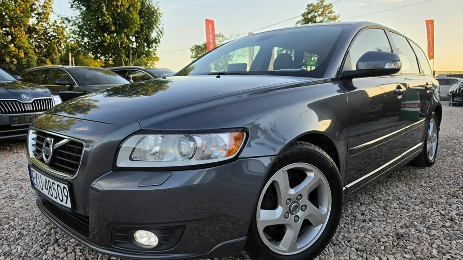 VOLVO V50 -