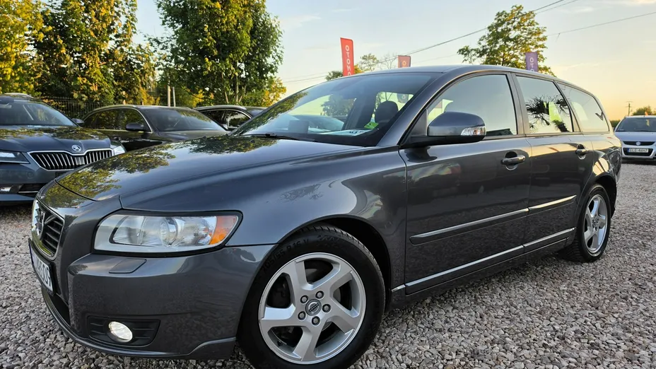 VOLVO V50 -