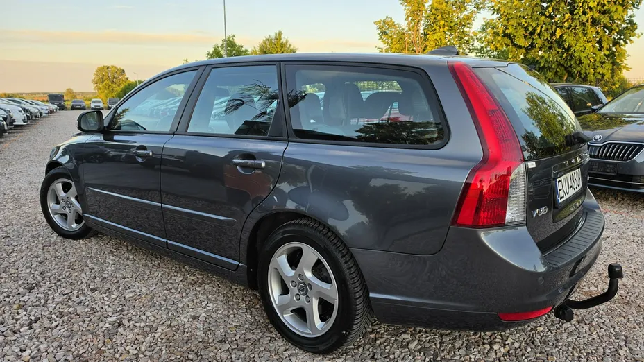 VOLVO V50 -